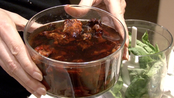 Rehydrating and marinating sun-dried tomatoes